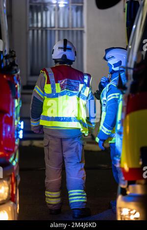 Brentwood, Großbritannien. 21.. Dezember 2022. Brentwood Essex, 21.. Dezember 2022 Hausbrand auf der London Road Brentrwood Essex, Essex und London Feuerwehr in Anwesenheitsliste: Ian Davidson/Alamy Live News Stockfoto