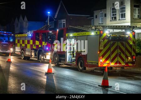 Brentwood, Großbritannien. 21.. Dezember 2022. Brentwood Essex, 21.. Dezember 2022 Hausbrand auf der London Road Brentrwood Essex, Essex und London Feuerwehr in Anwesenheitsliste: Ian Davidson/Alamy Live News Stockfoto