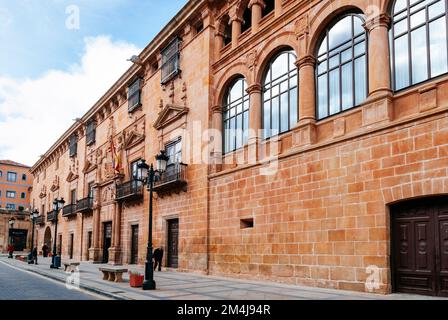 Palacio de los Condes de Gómara Gómara ist ein Palast aus dem 16.. Jahrhundert in Soria. Es ist das repräsentativste Gebäude von Stockfoto