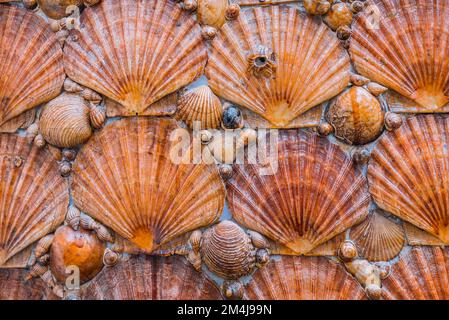 Casa de las Conchas - das Haus von Shell im Viertel San Roque ist ein Haus mit einer Fassade, die komplett mit Muscheln verschiedener Formen bedeckt ist. Tazon Stockfoto