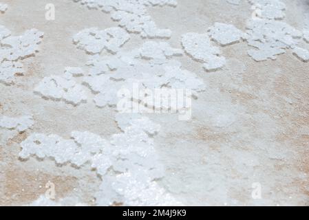 Salz, das durch Verdampfung gefällt wird. Salzwal von Añana. Añana, Álava, Baskenland, Spanien, Europa Stockfoto