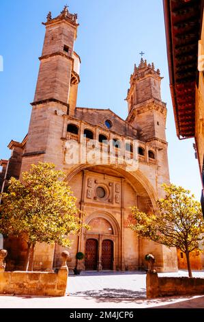 Die Kirche San Andrés ist eine Kirche in Elciego. Es wurde zum Bien de Interés Cultural erklärt. Elciego, Álava, Baskenland, Spanien, Europa Stockfoto