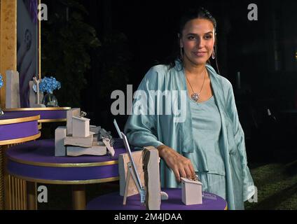 Mumbai, Indien. 21.. Dezember 2022. Bollywood-Schauspielerin Neha Dhupia posiert für ein Foto während der Enthüllung der neuesten Diamantenschmuck-Sammlung in Mumbai. Kredit: SOPA Images Limited/Alamy Live News Stockfoto