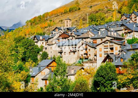 Taüll ist eines der Dörfer der Gemeinde Vall de Boí in der Comarca Alta Ribagorca. Taüll, Vall de Boí, Lérida, Katalonien, Spanien, Europa. Stockfoto