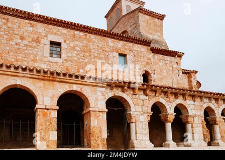 Die Kirche Nuestra Señora del Rivero, die Virgen del Rivero oder einfach das Rivero, eine romanische Kirche aus dem 12.. Jahrhundert. San Esteban de Go Stockfoto