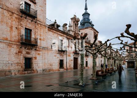 Calle Mayor - Hauptstraße. Burgo de Osma, Soria, Castilla y León, Spanien, Europa Stockfoto