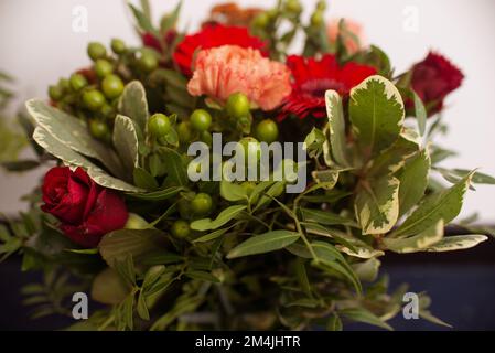 Wunderschönes Blumenstrauß, Blumenstrauß mit Blumenstrauß Stockfoto