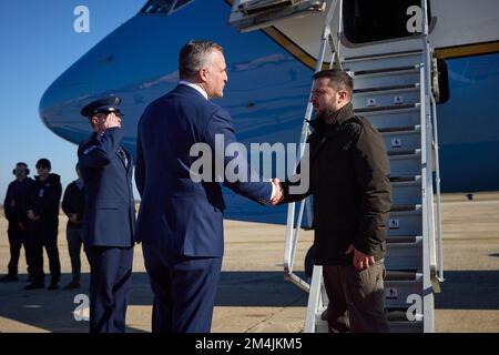 21. Dezember 2022, Prince George's County, Maryland, USA: Präsident der Ukraine, VOLODYMYR ZELENSKY, rechts, kommt in die Vereinigten Staaten von Amerika. (Bild: © ukrainischer Ratsvorsitz/ZUMA Press Wire) Stockfoto