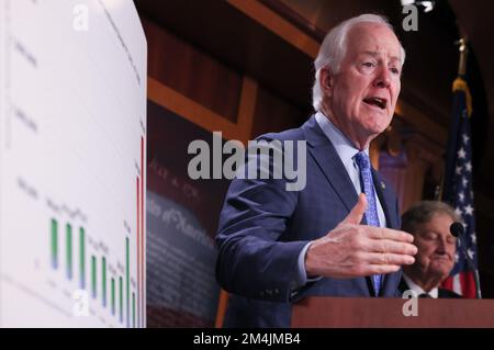 Senor John Cornyn (R-TX) spricht auf einer Pressekonferenz zu Titel 42, Grenzbedingungen und illegaler Einwanderung in die USA Capitol Building in Washington D.C. am Mittwoch, den 21. Dezember 2022. Foto: Gräfin Jemal/UPI Stockfoto