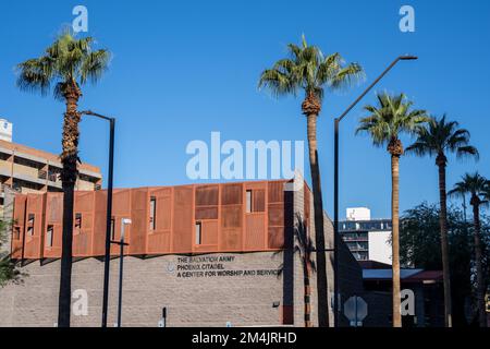 Phoenix, AZ - 11. November 2022: Die Heilsarmee Phoenix Citadel ist ein Zentrum für Gottesdienste und Gottesdienste. Stockfoto