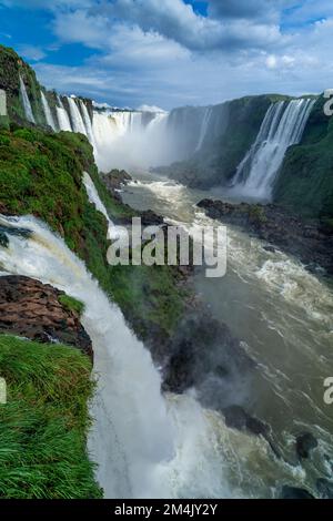 Das größte Wasserfallsystem der Erde, Iguazu, aus einem Hubschrauber Stockfoto