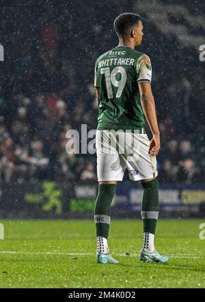 Plymouth Argyle Forward Morgan Whittaker (19) während des Papa John's Trophy Spiels Plymouth Argyle vs AFC Wimbledon at Home Park, Plymouth, Großbritannien, 21.. Dezember 2022 (Foto: Stanley Kasala/News Images) Stockfoto