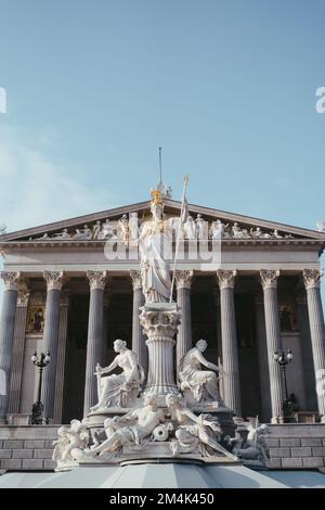 Wien, 17.12.2022: Parlamentsgebäude innere Stadt Stockfoto