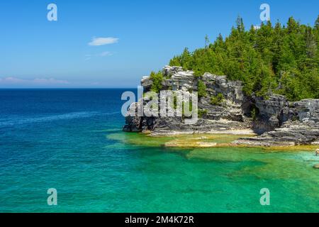 Ufer des Lake Huron in der Nähe der Grotto Cave, Bruce Peninsula National Park, Grotto Trail, Greater Sudbury, Ontario, Kanada Stockfoto