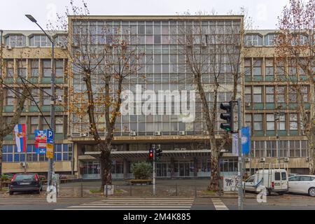 Belgrad, Serbien - 20. November 2022: Universität Belgrad Fakultät für Maschinenbau in der Kraljice Marije Street. Stockfoto