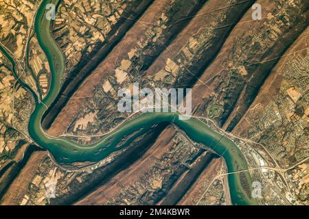 Der Susquehanna River führt durch die Flüsse der Valley-and-Ridge Provinz, die Appalachen. Digital optimiert. Bildelemente der NASA Stockfoto