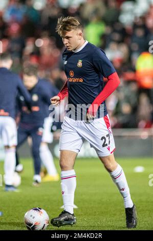 Wrexham, Wrexham County Borough, Wales. 21. Dezember 2022 Wrexhams Jake Bickerstaff während des Wrexham Association Football Club V Scunthorpe United Football Club auf dem Rennplatz, in der dritten Runde der FA Trophy. (Bild: ©Cody Froggatt) Stockfoto