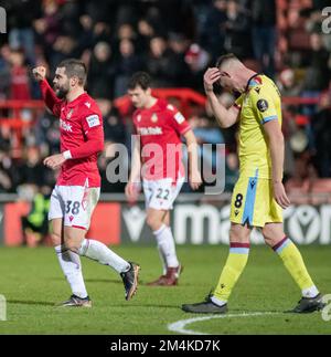 Wrexham, Wrexham County Borough, Wales. 21. Dezember 2022 Wrexhams Elliot Lee feiert sein Ziel. Während des Wrexham Association Football Club V Scunthorpe United Football Club auf dem Rennplatz, in der dritten Runde der FA-Trophäe. (Bild: ©Cody Froggatt) Stockfoto