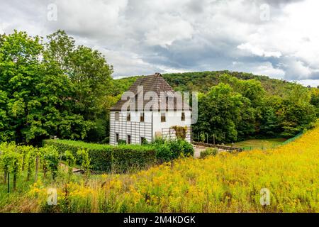 Ein wunderschöner Blick auf das Gebäude im Bad Sulza Park in Thüringen Stockfoto