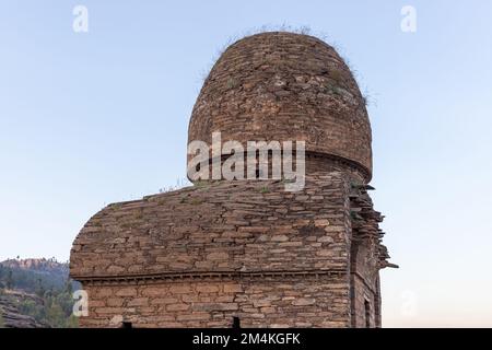 Die Seitenansicht der Kultstatue oder der Votive Stupa im Balo kaley, Swat, Pakistan Stockfoto