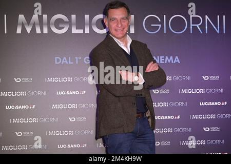 Rom, Italien. 21. Dezember 2022. Tiberio Timperi besucht den roten Teppich des Films „I migliori giorni“ im Cinema Adriano. Kredit: SOPA Images Limited/Alamy Live News Stockfoto