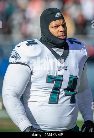 Chicago, Illinois, USA. 18. Dezember 2022. Philadelphia Eagles #74 Ndamukong Suh erwärmt sich vor einem Spiel gegen die Chicago Bears in Chicago, Illinois. Mike Wulf/CSM/Alamy Live News Stockfoto