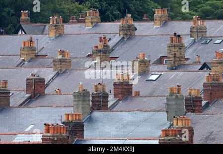 Aktenfoto vom 03. Dezember 07/17 einer allgemeinen Ansicht von Wohnungen in Scarborough, North Yorkshire. Laut einer Immobilienwebsite sind die Wohnungspreise im Durchschnitt um £17.500 höher als Anfang 2022. Zoopla sagte, dass der Immobilienwert im Laufe des Jahres um 7,2 % gestiegen sei, fügte jedoch hinzu, dass die Nachfrage seit dem Sommer stark zurückgegangen sei. Der durchschnittliche britische Hauspreis beträgt 258.100 Pfund. Ausgabedatum: Donnerstag, 22. Dezember 2022. Stockfoto