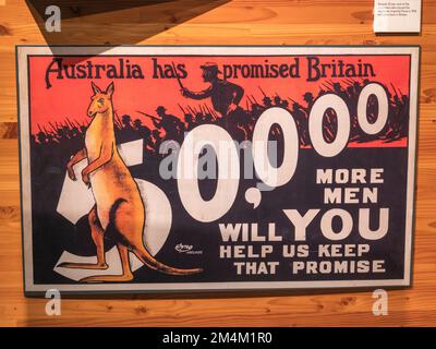 Australien hat Großbritannien 50.000 weitere Männer versprochen. Werden Sie uns helfen, dieses Versprechen zu halten?“ Poster „Rekrutierung im Ersten Weltkrieg in Australien“, Imperial war Museum, London, Großbritannien Stockfoto