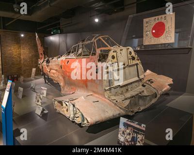 Die Überreste eines japanischen Mitsubishi A6M „Zero“-Kämpfers, der auf der Pazifikinsel Taroa, Imperial war Museum, London, Großbritannien, gefunden wurde. Stockfoto