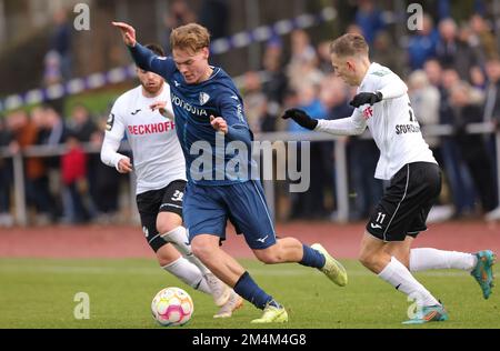 Bochum, Deutschland. 21. Dezember 2022. firo : 21.12.2022, Fußball, 1. League, 1. Bundesliga, Staffel 2022/2023, Testspiel, VfL Bochum - SC Verl Mats PANNEWIG, Bochum Duels gegen OCHOJSKI/dpa/Alamy Live News Stockfoto