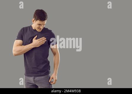 Ungesunde Männer leiden unter Herzschmerzen Stockfoto