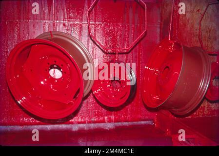 Lackierarbeiten am Paint Booth of Automobile Industry, Bombay, Indien Stockfoto