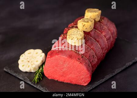 Lebensmittelfotografie von rohem Rindfleisch, Filet, Fleisch, Filet, Filet, Kotelettstrauß, Steak, Rindfleisch, Metzgerei Stockfoto