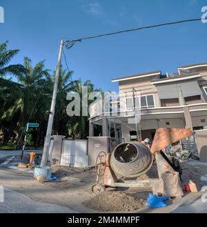 Außenansicht des zweistöckigen Vorort-Hauses. Stockfoto