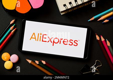 Polen. 17. Dezember 2022. In dieser Abbildung wird ein AliExpress-Logo auf einem Smartphone angezeigt. Kredit: SOPA Images Limited/Alamy Live News Stockfoto