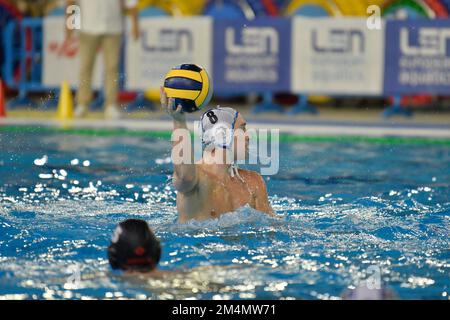 Piscina Bruno Bianchi, Triest, Italien, 14. Dezember 2022, Michele Mezzarobba (Pallanuoto Triest) während des Wasserpolo-Spiels Pallanuoto Triest gegen CN Noisy Le sec - len Euro Cup Stockfoto