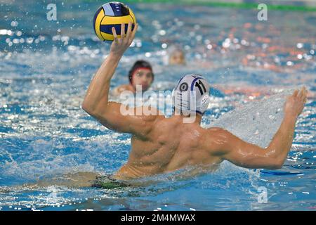 Piscina Bruno Bianchi, Triest, Italien, 14. Dezember 2022, Giacomo Bini (Pallanuoto Triest) während des Wasserpolo-Spiels Pallanuoto Triest gegen CN Noisy Le sec - len Euro Cup Stockfoto