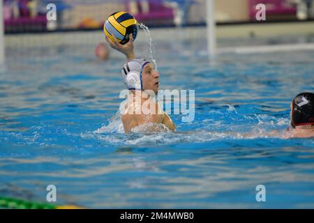 Piscina Bruno Bianchi, Triest, Italien, 14. Dezember 2022, Giacomo Bini (Pallanuoto Triest) während des Wasserpolo-Spiels Pallanuoto Triest gegen CN Noisy Le sec - len Euro Cup Stockfoto