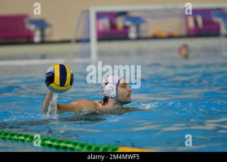 Piscina Bruno Bianchi, Triest, Italien, 14. Dezember 2022, Ray Petronio (Pallanuoto Triest) während des Wasserpolo-Spiels Pallanuoto Triest gegen CN Noisy Le sec - len Euro Cup Stockfoto