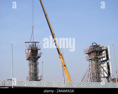 Kairo, Ägypten, Dezember 14 2022: Baustelle für das neue, noch im Bau befindliche Kairo-Einschienenbahnsystem, eines von echtem e Stockfoto