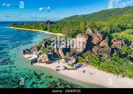 Luftaufnahme des nördlichen Teils von Beach Anse Source d'Argent, La Digue, Seychellen Stockfoto