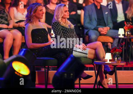 AMSTERDAM, NIEDERLANDE - DEZEMBER 21: Annemiek van Vleuten und Irene Schouten während der NOS | NOC*NSF Sportgala - Show auf der AFAS Live am 21. Dezember 2022 in Amsterdam, Niederlande (Foto: Joris Verwijst/BSR Agency) Stockfoto