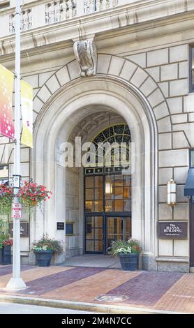 Das Wahrzeichen Hanna Building wurde 1922 erbaut. Das Hochhaus ist immer noch ein Bürogebäude, obwohl der angrenzende Anbau in Apartments umgewandelt wurde. Stockfoto