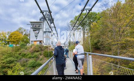 Elbingerode, Deutschland - 13. September 2022: Titan RT Hängebrücke und GIGA Swing in Elbingerode, Oberharz am Brocken in Sachsen-Anhalt Harz in Deutschland Stockfoto