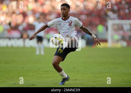 Rio de Janeiro, Brasilien, 14. August 2022. Fußballspieler Pedrinho vom Athletico-PR-Team, beim Spiel flamengo gegen Athletico-PR im stadion Maracanã. Stockfoto