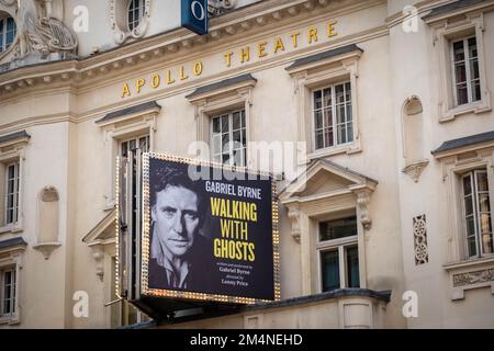 London - September 2022: Spaziergang mit Geistern im Apollo Theatre in Londons West End Stockfoto