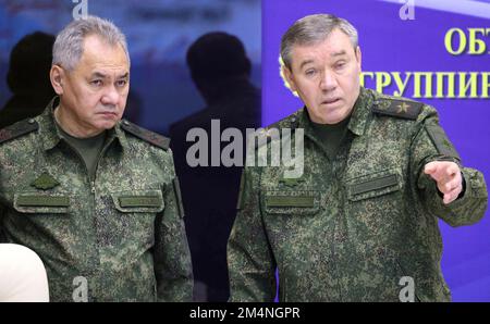 Moskau, Russland, 22/12/2022, Verteidigungsminister Sergei Shoigu und Generalstabschef der russischen Streitkräfte? Erster stellvertretender Verteidigungsminister Valery Gerasimov (rechts). Foto: Der Kreml Moskau Via Stockfoto