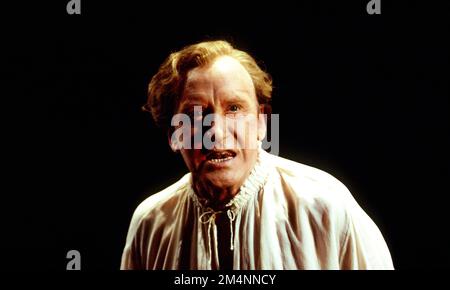 Nicol Williamson (John Barrymore) in JACK - Eine NACHT AUF DEN FLIESEN MIT JOHN BARRYMORE im Criteria Theatre, London SW1 18/05/1994, entwickelt von Nicol Williamson & Leslie Megahey Design: Bethia Jane Green Beleuchtung: David Cunningham Regisseur: Bethia Jane Green Stockfoto