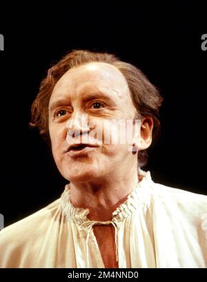 Nicol Williamson (John Barrymore) in JACK - Eine NACHT AUF DEN FLIESEN MIT JOHN BARRYMORE im Criteria Theatre, London SW1 18/05/1994, entwickelt von Nicol Williamson & Leslie Megahey Design: Bethia Jane Green Beleuchtung: David Cunningham Regisseur: Bethia Jane Green Stockfoto