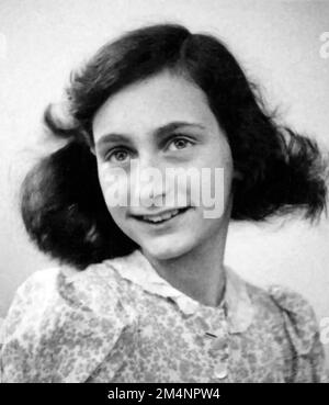 Anne Frank. Passfoto von Annelies Marie 'Anne' Frank (1929-1945), das junge jüdische Mädchen, das sein Tagebuch über das Leben unter der Nazibesetzung berühmt machte, 1942 Stockfoto